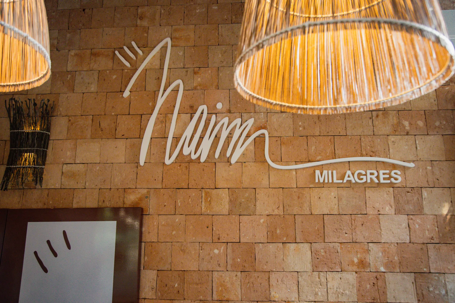 Naim Milagres: Atmosfera