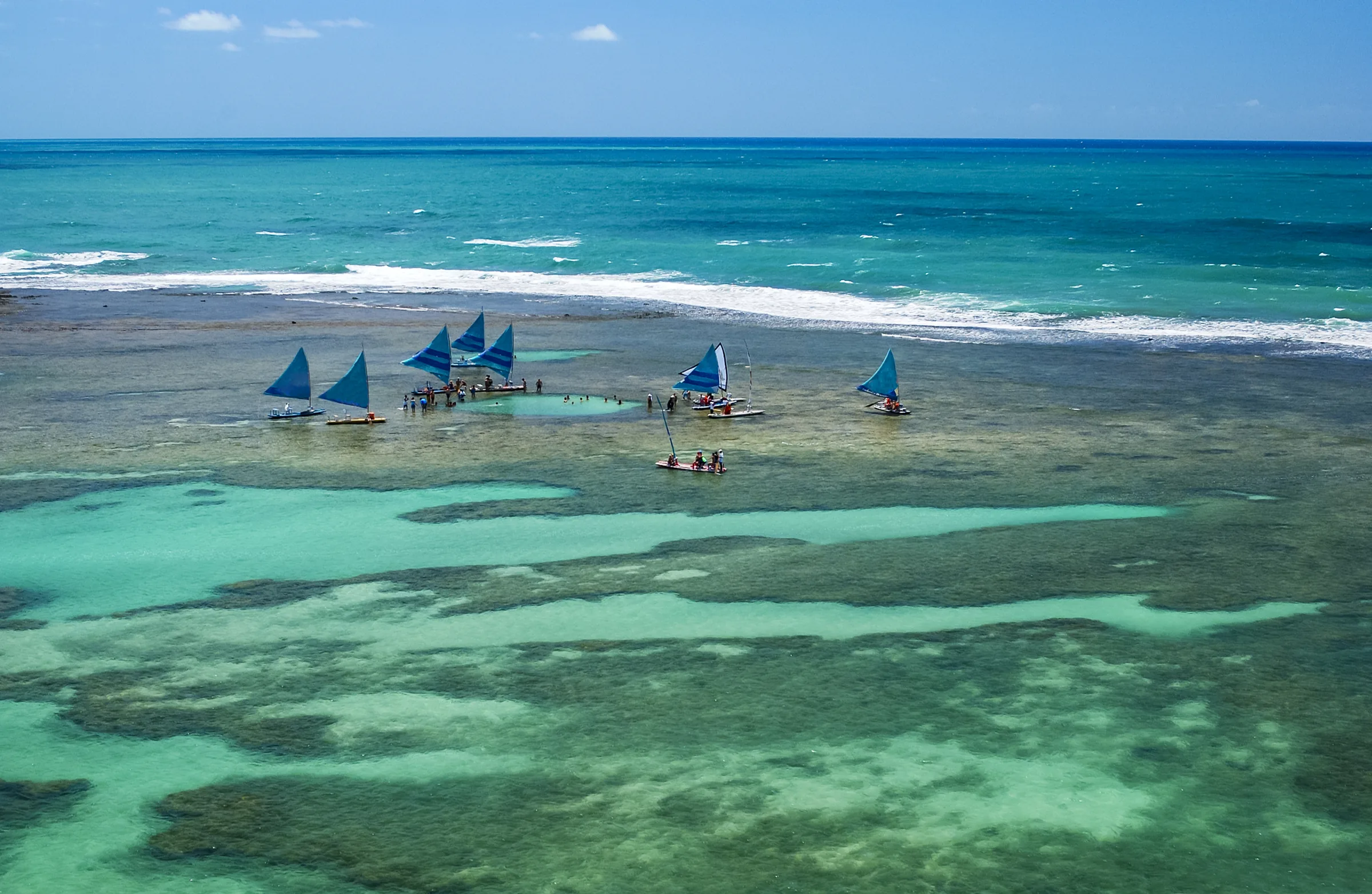 Piscinas naturais de Porto de Galinhas vistas de perto.